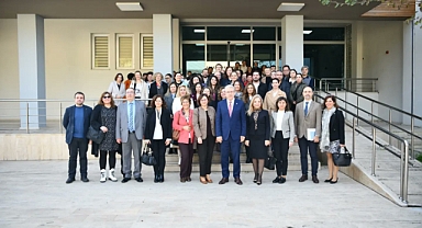  “Bölüm Çayı Programı” kapsamında akademisyenlerle bir araya geliyor