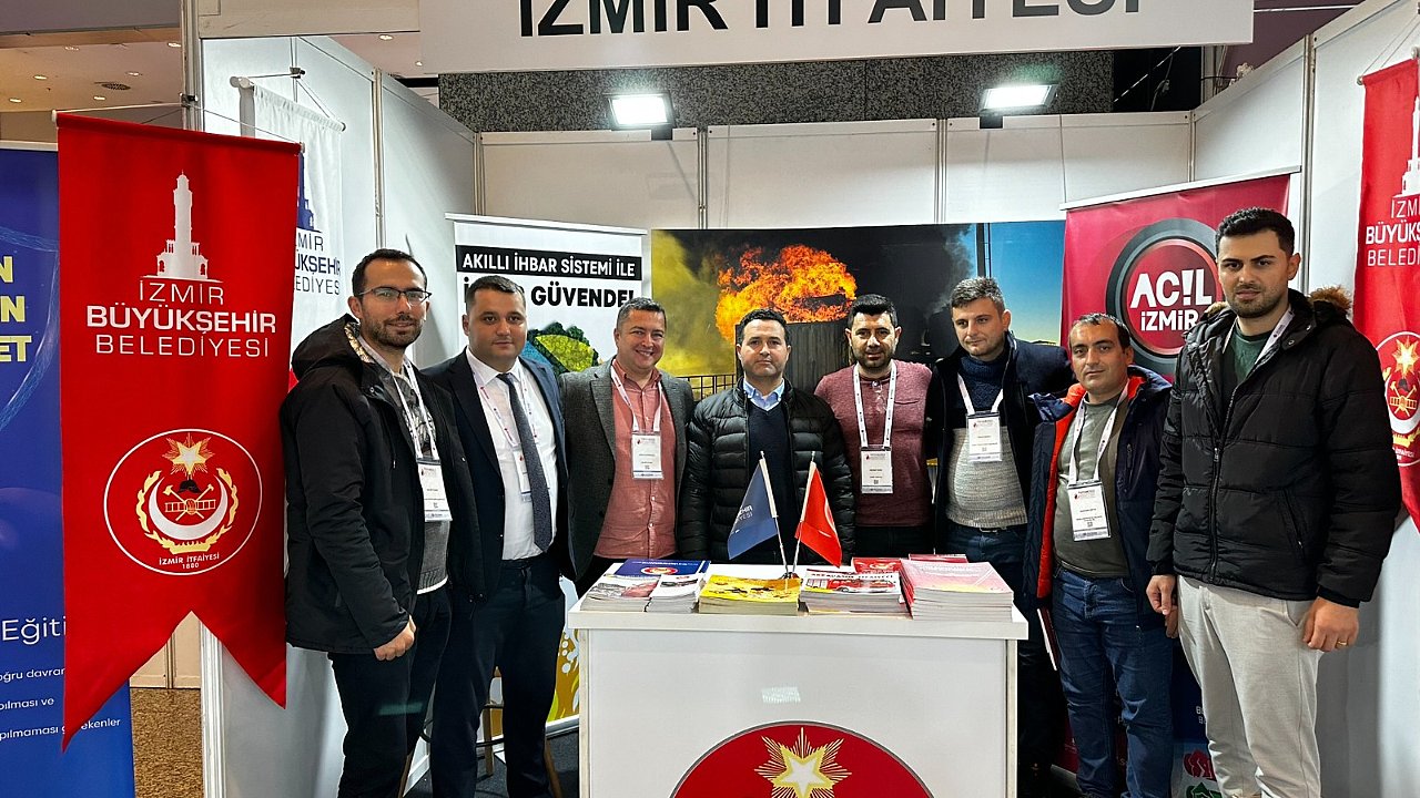 İzmir İtfaiyesi Yangın Güvenliği Sempozyumu’na katıldı
