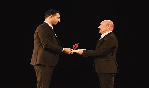 İzmir Şehir Tiyatrosu sanatçılarından Başkan Soyer’e teşekkür