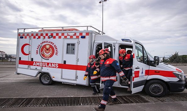 İzmir İtfaiyesinin özel donanımlı paramedikleri Türkiye’ye örnek oluyor