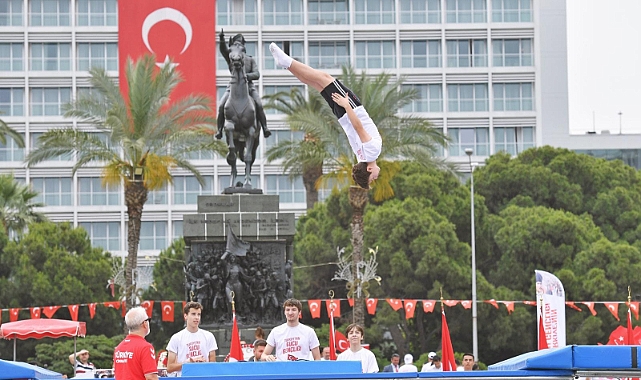 İzmir’de 19 Mayıs coşkusu