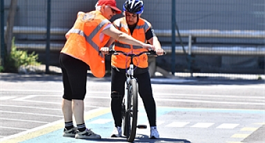Hayatlarında ilk kez bisiklet sürdüler