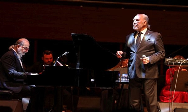 Fatih Erkoç söyledi İzmirliler eşlik etti