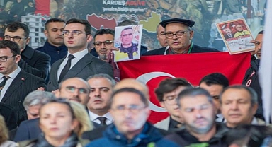 İzmir’in şehitleri Fethi Sekin ve Musa Can unutulmadı