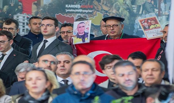 İzmir’in şehitleri Fethi Sekin ve Musa Can unutulmadı