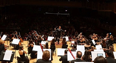 İzmir Oda Orkestrası, dünyaca ünlü keman sanatçısı Küden ile aynı sahnede