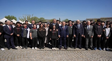 KOSBİFEST 2026’da gelecek sahneye çıktı: sanayi, bilim ve sanat İzmir’de buluştu