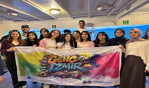 Genç İzmir gönüllüleri, Bergama Vapuru’nda buluştu