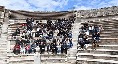 Üniversite öğrencilerine Bergama ve Ödemiş gezisi 
