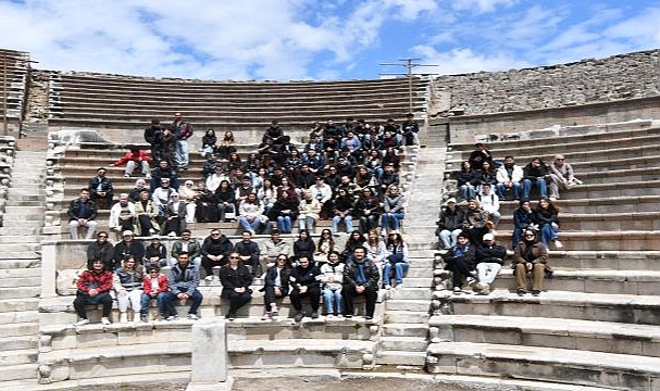 Üniversite öğrencilerine Bergama ve Ödemiş gezisi